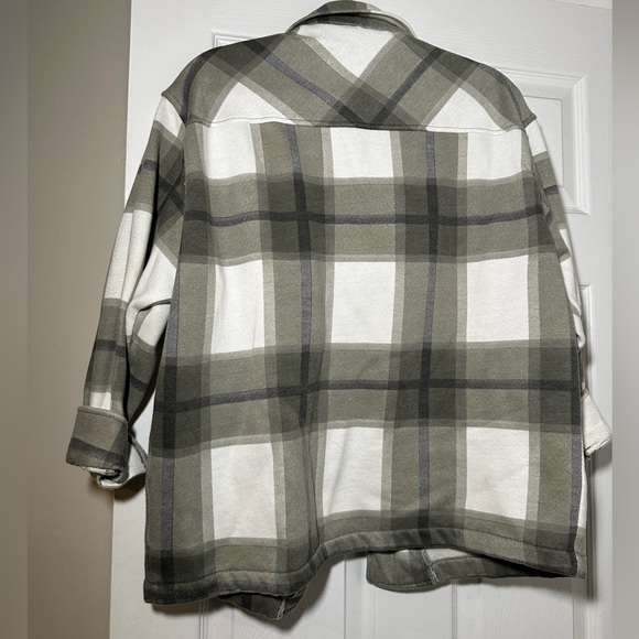 Boohoo Green Plaid Button Front Shacket Small - Picture 3 of 3